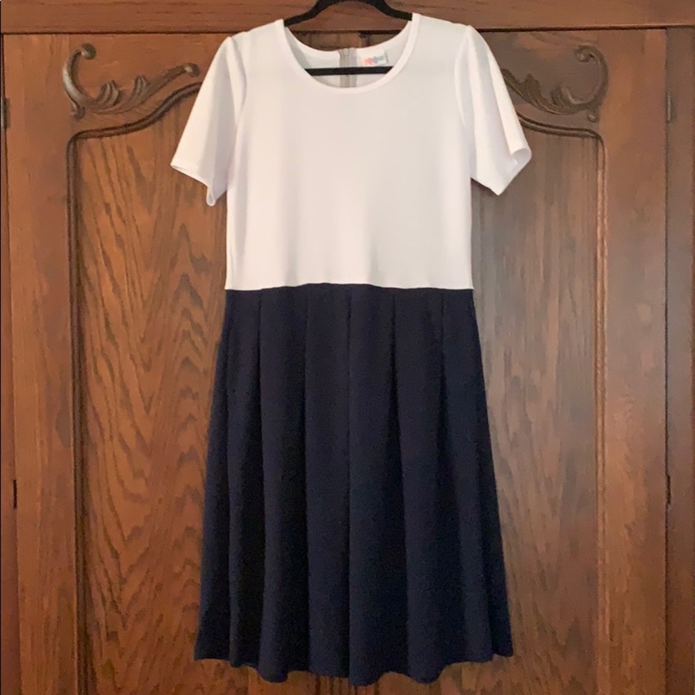 LuLaRoe “Amelia” Dress